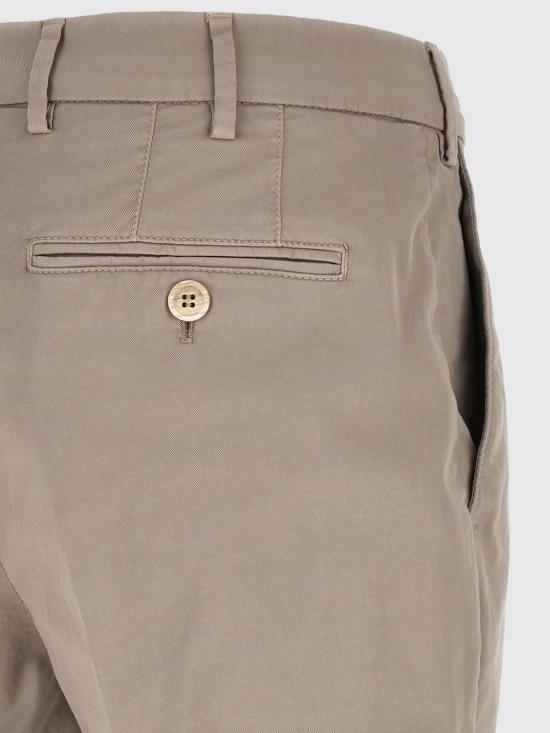 26SS 브루넬로 쿠치넬리 코튼 스트래치 미드 라이즈 슬림 핏 치노 M289LI1770 C6035 Brown - BRUNELLO CUCINELLI