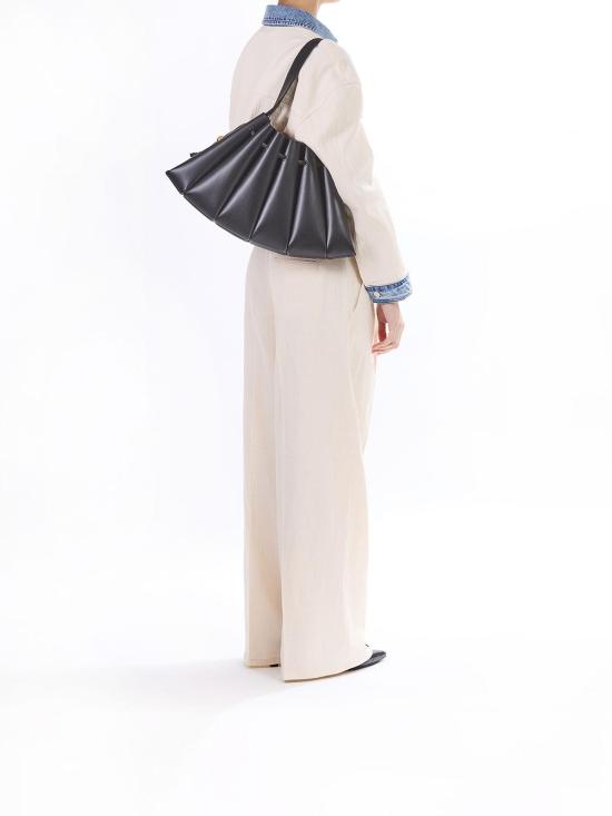 26SS 더모아레 숄더백 261WTMC00OOVF0303A Black - THEMOIRE