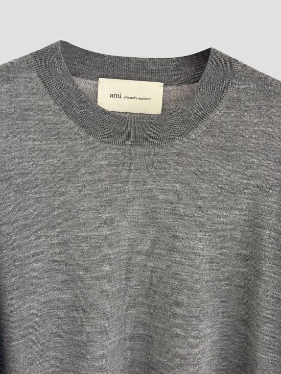 26SS 아미 씬 울 크루넥 아미 드 하트 스웨터 UKS856KN0066 0516 CARBON - AMI