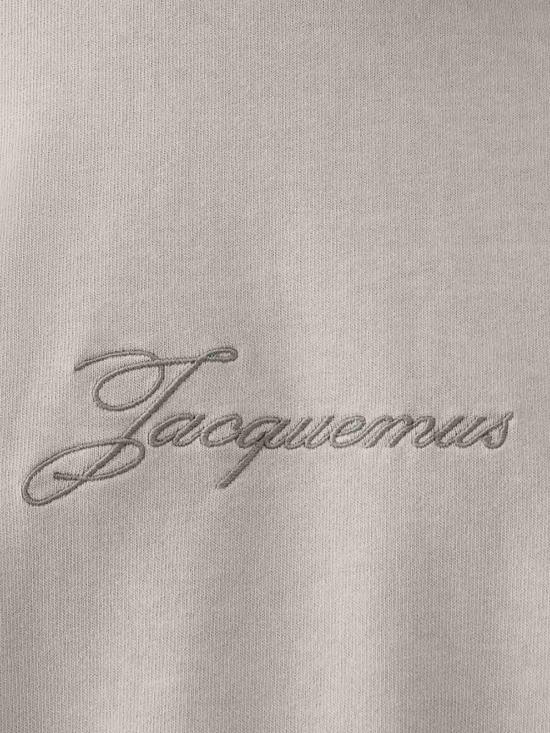 26SS 자크뮈스 피그멘토 티셔츠 TSW00590AJ00045150 Brown - JACQUEMUS