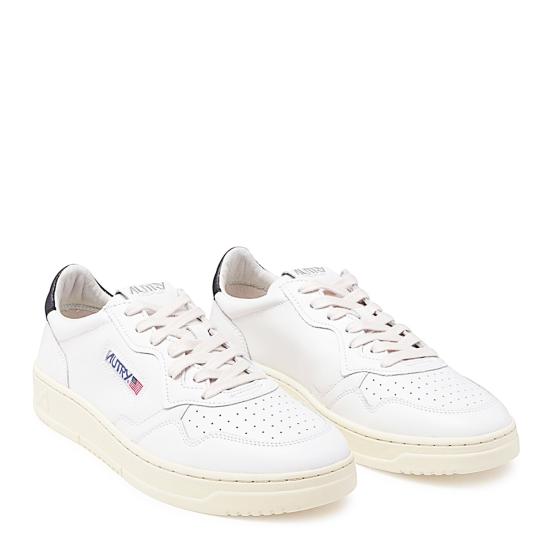 26FW 오트리 메달리스트 로우 AULM LL22 WHITE BLACK - AUTRY