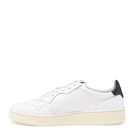 26FW 오트리 메달리스트 로우 AULM LL22 WHITE BLACK - AUTRY