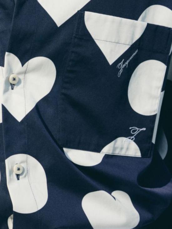 26SS 자크뮈스 긴팔 셔츠 SHM00605AW00841 3HD PRINT DOTS HEART NAVY W - JACQUEMUS