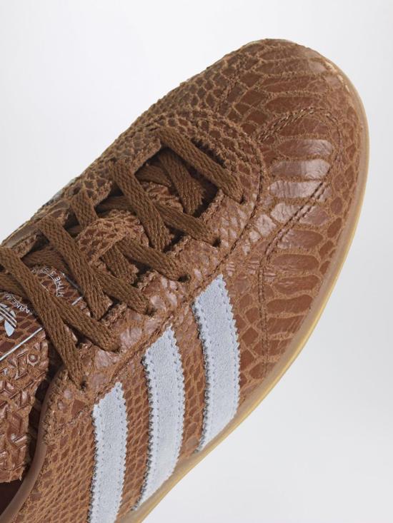 26SS 아디다스 스니커즈 KI3578 Brown - ADIDAS