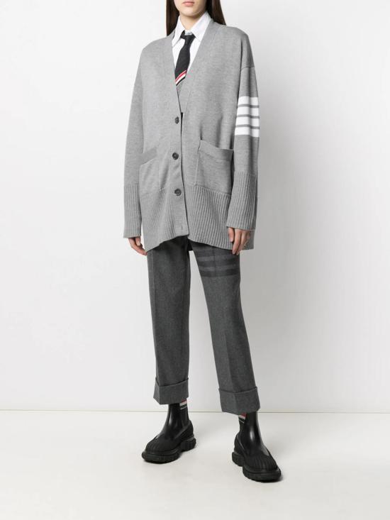 26FW 톰브라운 파인 메리노 울 4바 이그제저레이트 핏 브이넥 가디건 FKC402AY1002 055 LT GREY - THOM BROWNE