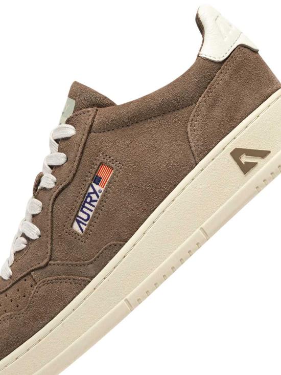26FW 오트리 메달리스트 로우 스니커즈 AULMUH08 FINISH SUE MOKA WHT UH08 - AUTRY