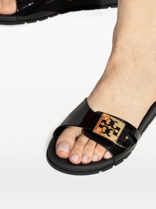 26FW 토리버치 버클 슬라이드 157872 001 Black gold - TORY BURCH
