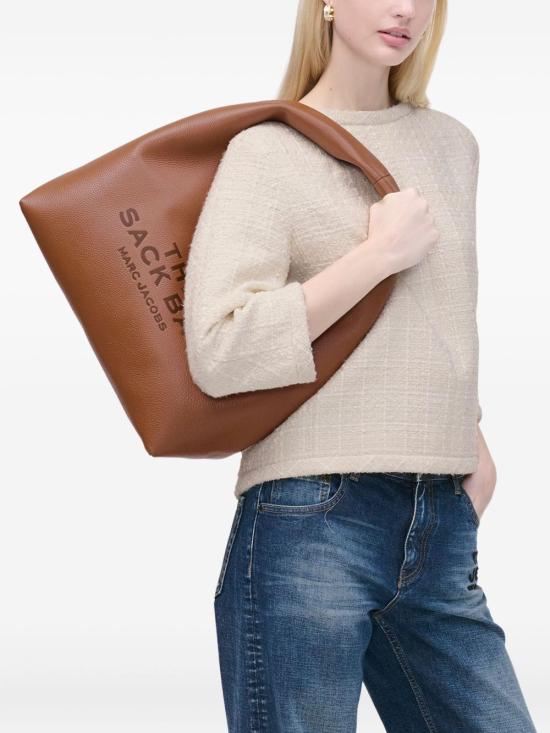 26FW 마크제이콥스 더 레더 색백 2R3HSH058H02 212 Argan oil - MARC JACOBS