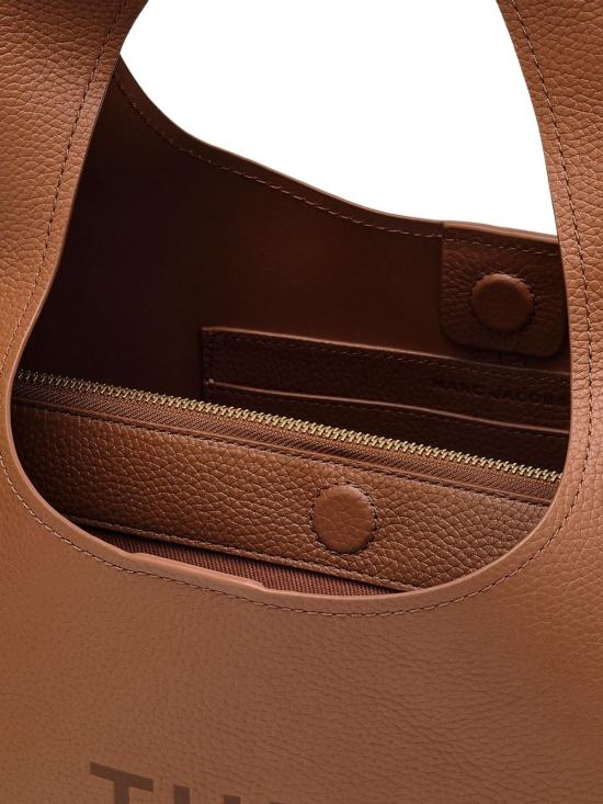 26FW 마크제이콥스 더 레더 색백 2R3HSH058H02 212 Argan oil - MARC JACOBS