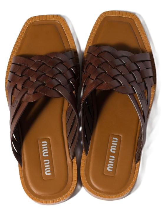26SS 미우미우 레더 슬라이드 5XX678 3ZN8F0201 Brown - MIU MIU