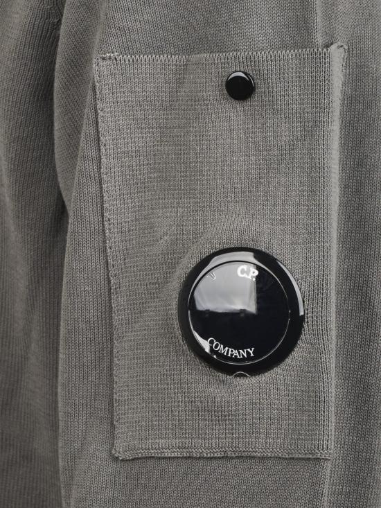 26SS 씨피 컴퍼니 코튼 크레이프 크루넥 렌즈 스웨터 20CMKN105A006323O921 Grey - C.P. COMPANY