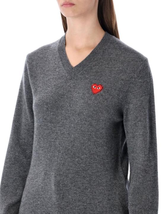 25FW 꼼데가르송 플레이 레드 하트 x 라인스톤 브이넥 스웨터 AX N801 0513 Grey - COMME DES GARCONS