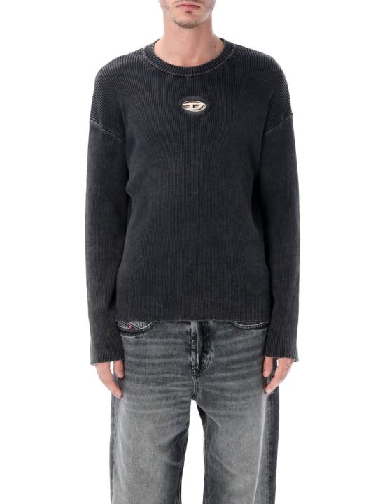 26SS 디젤 K-Darren 오벌 D 컷아웃 리브드 스웨터 A220130AKBQ900 Black