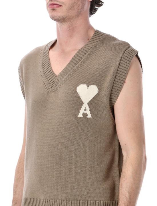 26SS 아미 울 앤 코튼 슬리브리스 아미 드 하트 스웨터 UKS860KN0156A117 Brown - AMI