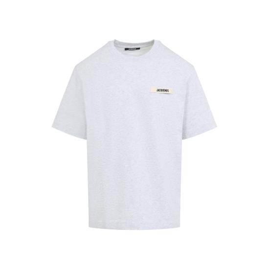 26FW 자크뮈스 그로그랭 로고 티셔츠 TSM00133AJ00226 950 GREY - JACQUEMUS