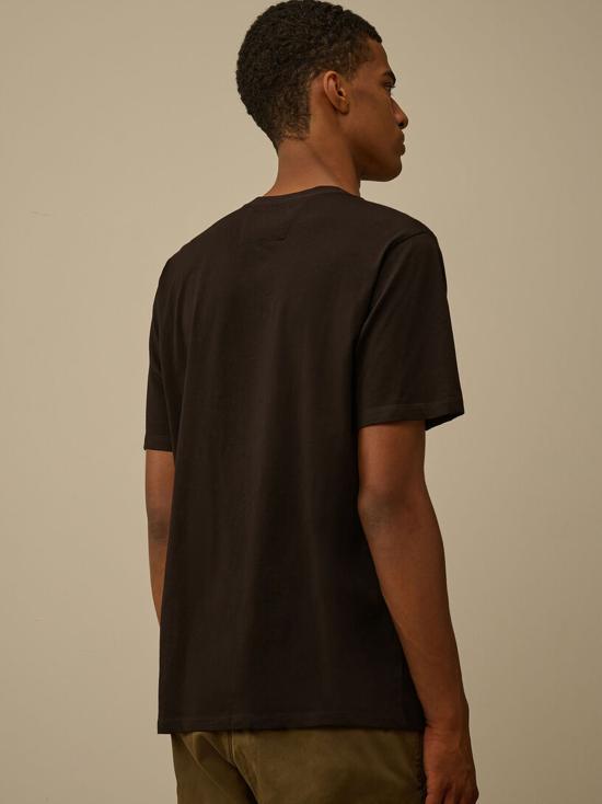 26SS 씨피 컴퍼니 30/1 저지 숏슬리브 로고 패치 티셔츠 RCCMTS726A005100W 999 BLACK - C.P. COMPANY