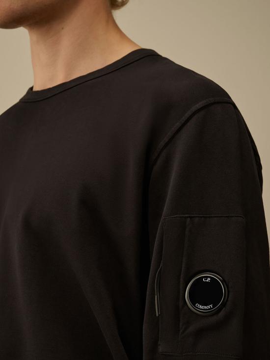 26SS 씨피 컴퍼니 라이트 플리스 크루넥 스웨트셔츠 RCCMSS711A002246G 999 BLACK - C.P. COMPANY