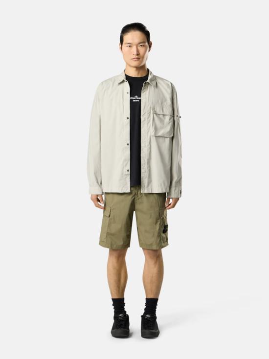 26SS 스톤 아일랜드 스트레치 코튼 텔라 파라슈트 카고 쇼츠 L1S15L100020S0003 V005G MILITARY GREEN - STONE ISLAND