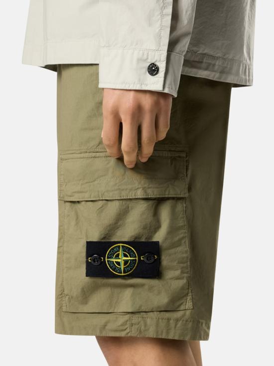 26SS 스톤 아일랜드 스트레치 코튼 텔라 파라슈트 카고 쇼츠 L1S15L100020S0003 V005G MILITARY GREEN - STONE ISLAND