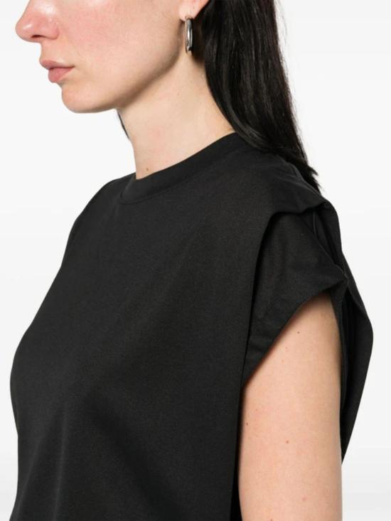 26SS 자크뮈스 민소매 티셔츠 26ETSW00591AJ 00254990 BLACK - JACQUEMUS
