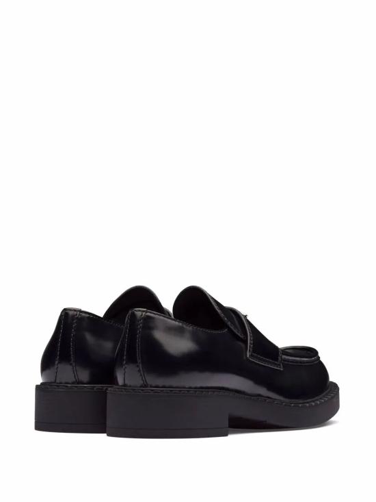 26FW 프라다 초콜릿 브러시드 가죽 삼각 로고 로퍼 2DE127FG000 055 F0002 NERO - PRADA