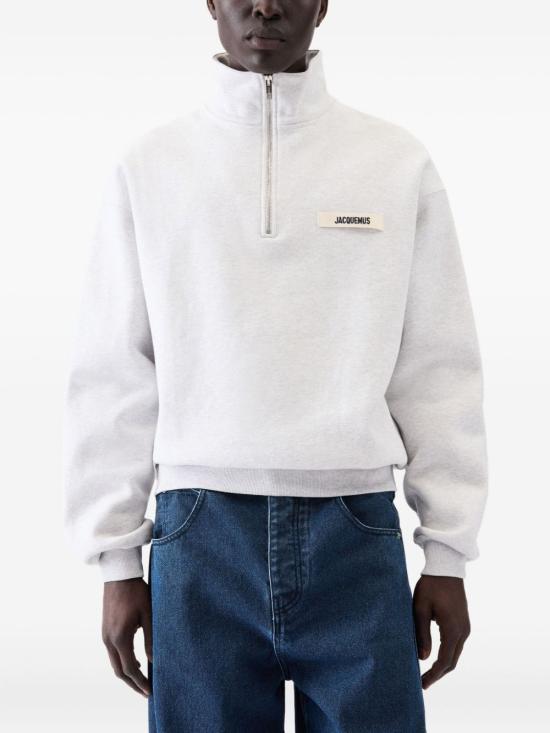 26FW 자크뮈스 하프 집업 스웨트 셔츠 SSM00313AJ00174 951 Grigio - JACQUEMUS