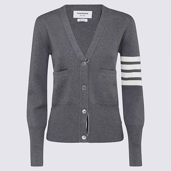26FW 톰브라운 파인 메리노 울 4바 클래식 V넥 가디건 FKC207A 00014035 MED GREY - THOM BROWNE