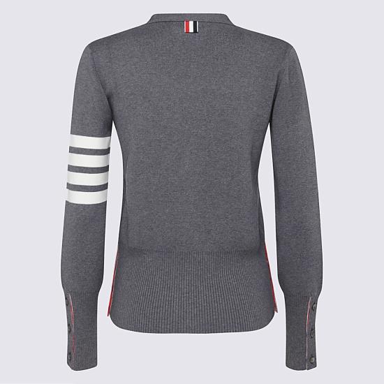 26FW 톰브라운 파인 메리노 울 4바 클래식 V넥 가디건 FKC207A 00014035 MED GREY - THOM BROWNE