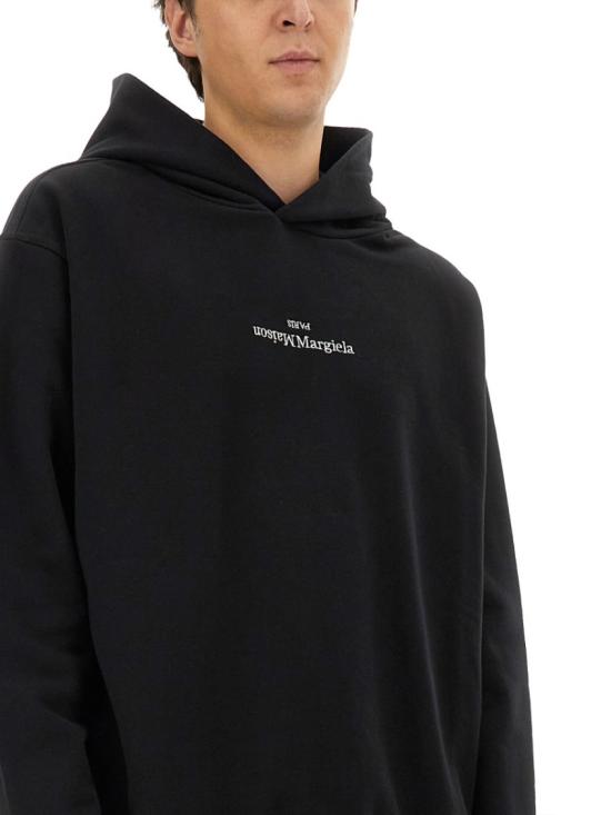  마르지엘라 업사이드 다운 자수 로고 후드 S50GU0167 S25503962 Black - MAISON MARGIELA