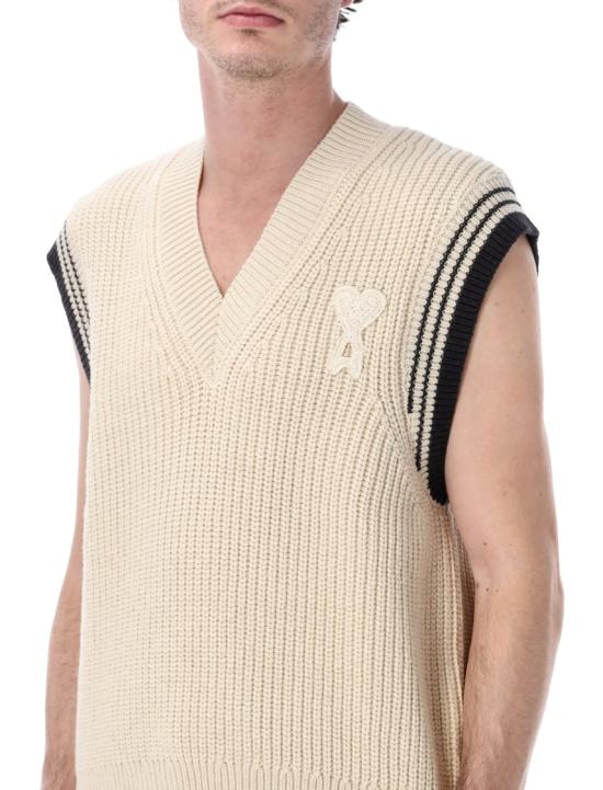 26SS 아미 립드 울 슬리브리스 하트 스웨터 UKS865KN0161136 Neutrals - AMI