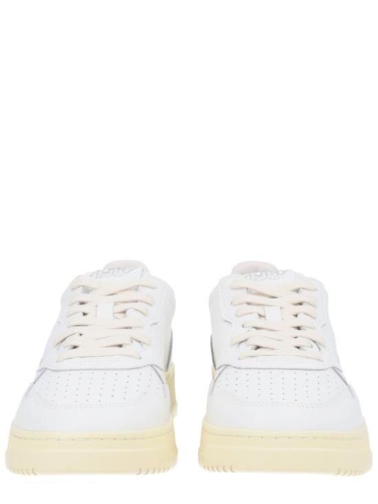 26SS 오트리 메달리스트 로우 스니커즈 AULM LL11 White - AUTRY