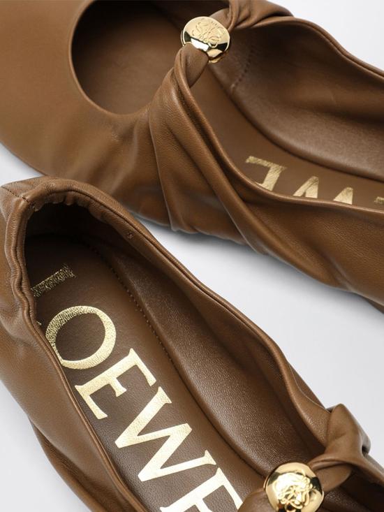 26SS 로에베 나파 램스킨 페블 소프트 발레리나 L815466X46 3980 Brown - LOEWE