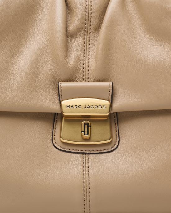 26SS 마크제이콥스 크리스티나 메신저 백 2R5HMS002H01 230 camel CAMMELLO - MARC JACOBS