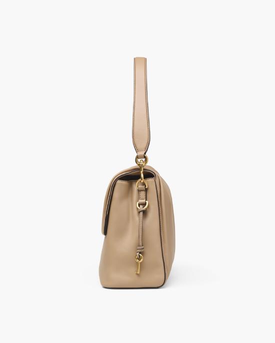 26SS 마크제이콥스 크리스티나 메신저 백 2R5HMS002H01 230 camel CAMMELLO - MARC JACOBS