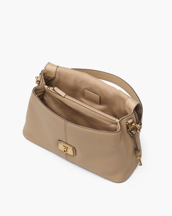 26SS 마크제이콥스 크리스티나 메신저 백 2R5HMS002H01 230 camel CAMMELLO - MARC JACOBS