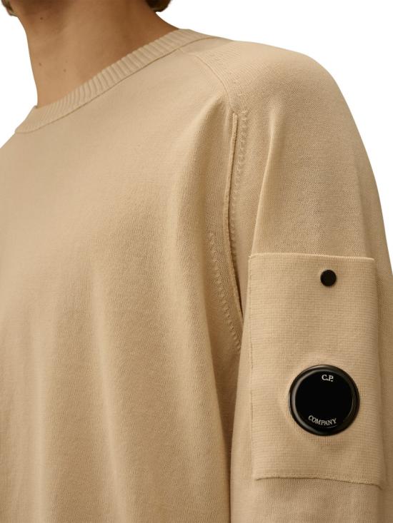 26SS 씨피 컴퍼니 코튼 크레이프 크루넥 렌즈 스웨터 20CMKN105A006323O114 Brown - C.P. COMPANY