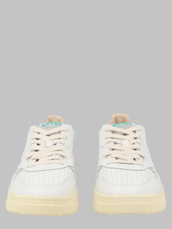 26FW 오트리 메달리스트 로우 스니커즈 AULM HJ01 WHITE