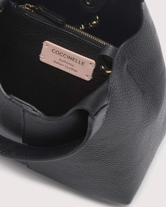 26FW 코치넬리 숄더백 1086883 Black - COCCINELLE