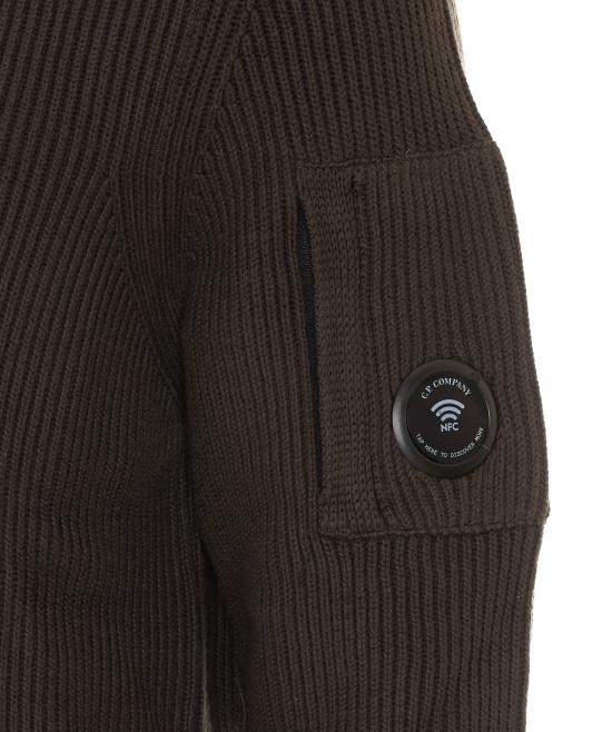 26FW 씨피 컴퍼니 스웨터 21CMKN101A 006608A985 Brown - C.P. COMPANY