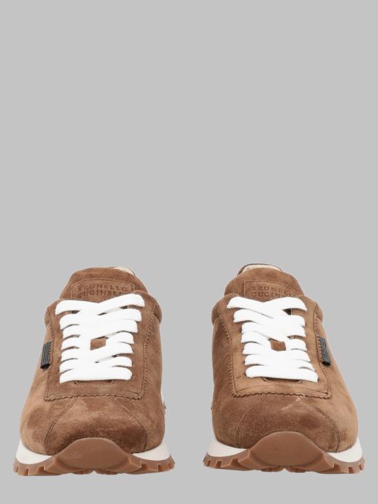 26FW 브루넬로 쿠치넬리 샤이니 탭 디테일 스웨이드 러닝 스니커즈 MZSFG2110 C9773 BROWN