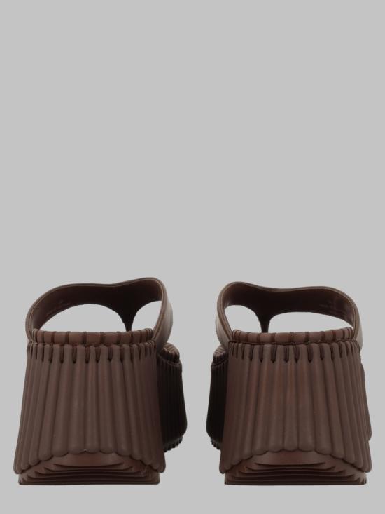 26FW 끌로에 샌들 C25A10XSN 28X BROWN - CHLOE