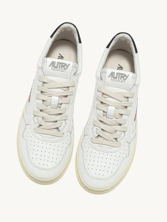 26FW 오트리 메달리스트 로우 스니커즈 AULMLL 22 WHITE - AUTRY