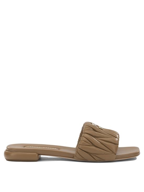 26FW 미우미우 마테라쎄 나파 가죽 슬라이드 5XX60588TF098L F 010 Beige
