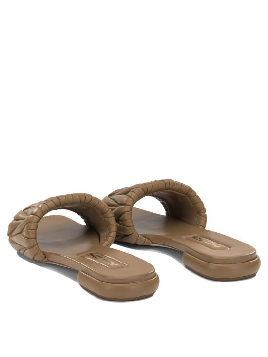 26FW 미우미우 마테라쎄 나파 가죽 슬라이드 5XX60588TF098L F 010 Beige - MIU MIU