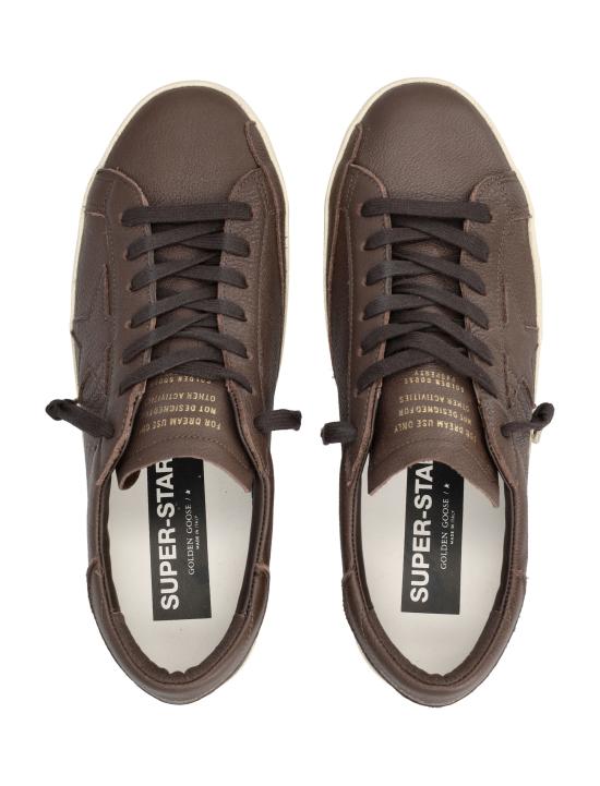 26FW 골든구스 슈퍼스타 스니커즈 GMF00101F008887 55381 DARK BROWN - GOLDEN GOOSE