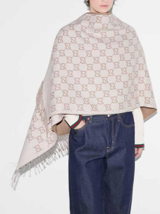 25SS 구찌 GG 울 자카드 케이프 8178313G2009165 Beige - GUCCI