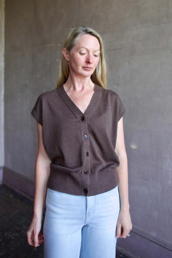  어피스 어파트 베스트 Apiece Apart Fine Weight Cropped Vest Espresso
