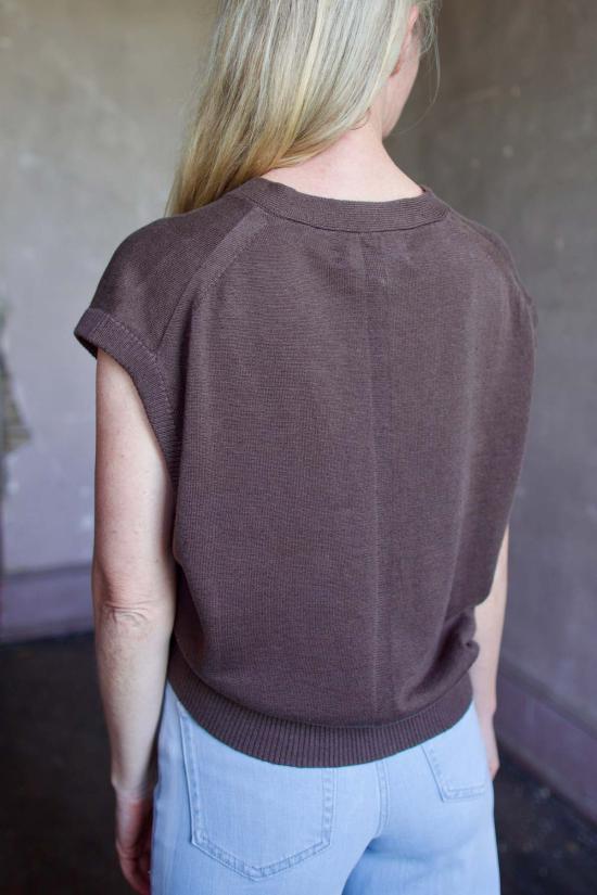  어피스 어파트 베스트 Apiece Apart Fine Weight Cropped Vest Espresso - APIECE APART