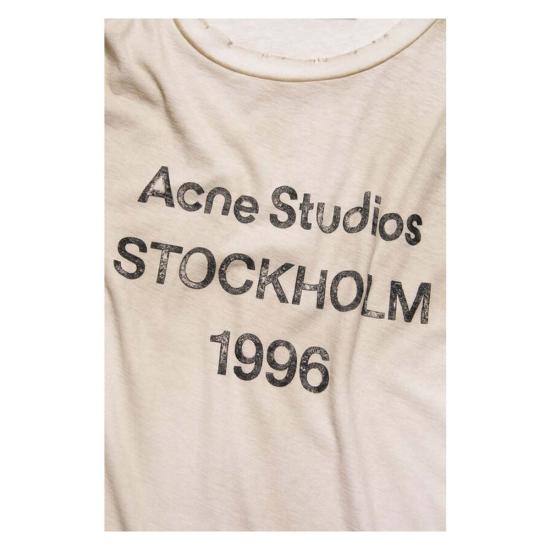  아크네 스튜디오 반팔 티셔츠 로고 릴렉스핏 티셔츠 더스티 화이트 - ACNE STUDIOS