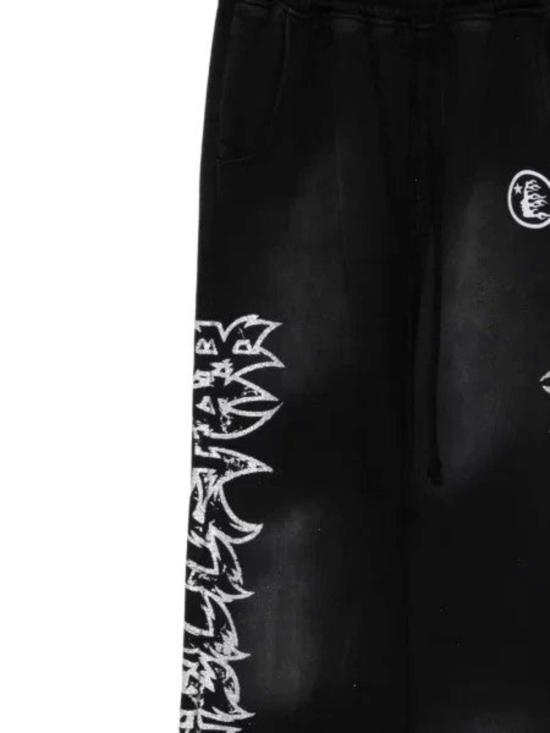 헬스타 트레이닝/조거 팬츠 스타즈 샤인 그래피티 스웨트팬츠 블랙 - HELLSTAR